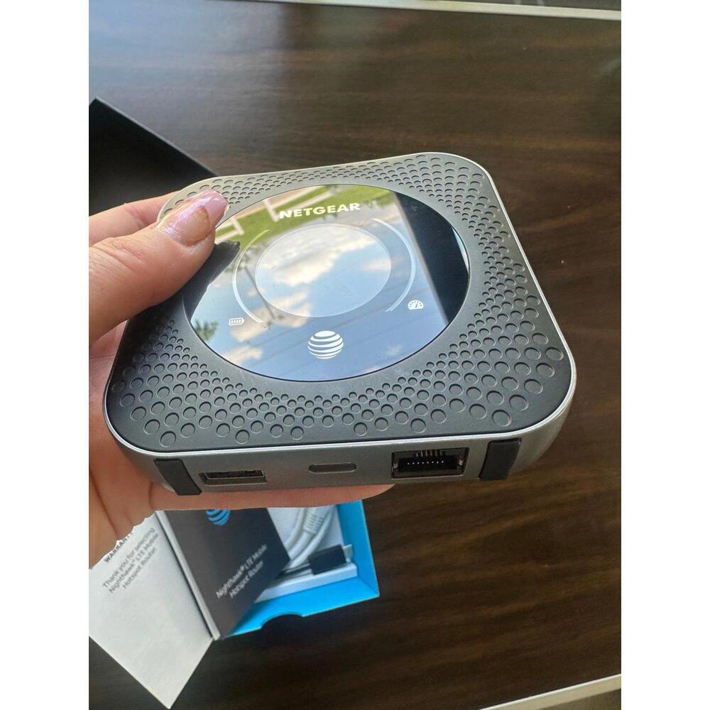 Netgear Nighthawk LTE Mobile Hotspot Router - Picture 4 of 8